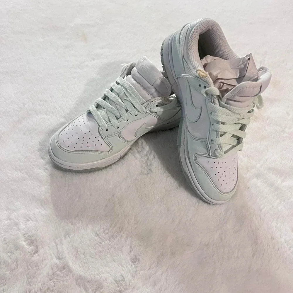 Kids‎ tenis shoes size 5.5 Excellent condition